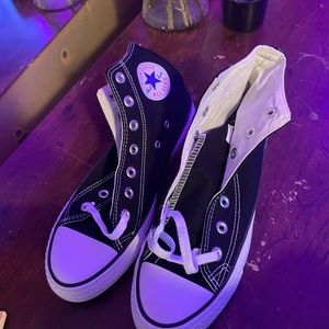 converse size (6 men’s) women 7.5